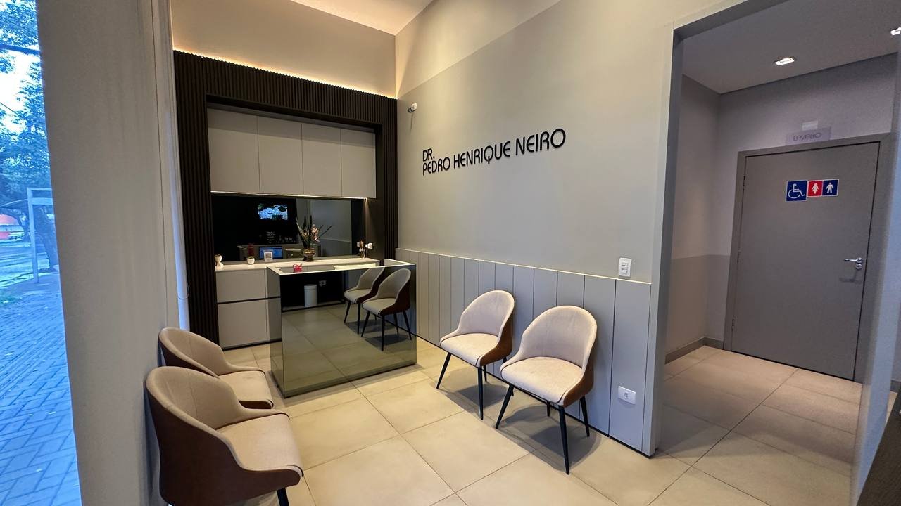 Recepção da Odonto Laguna com identidade Dr. Pedro Henrique Neiro